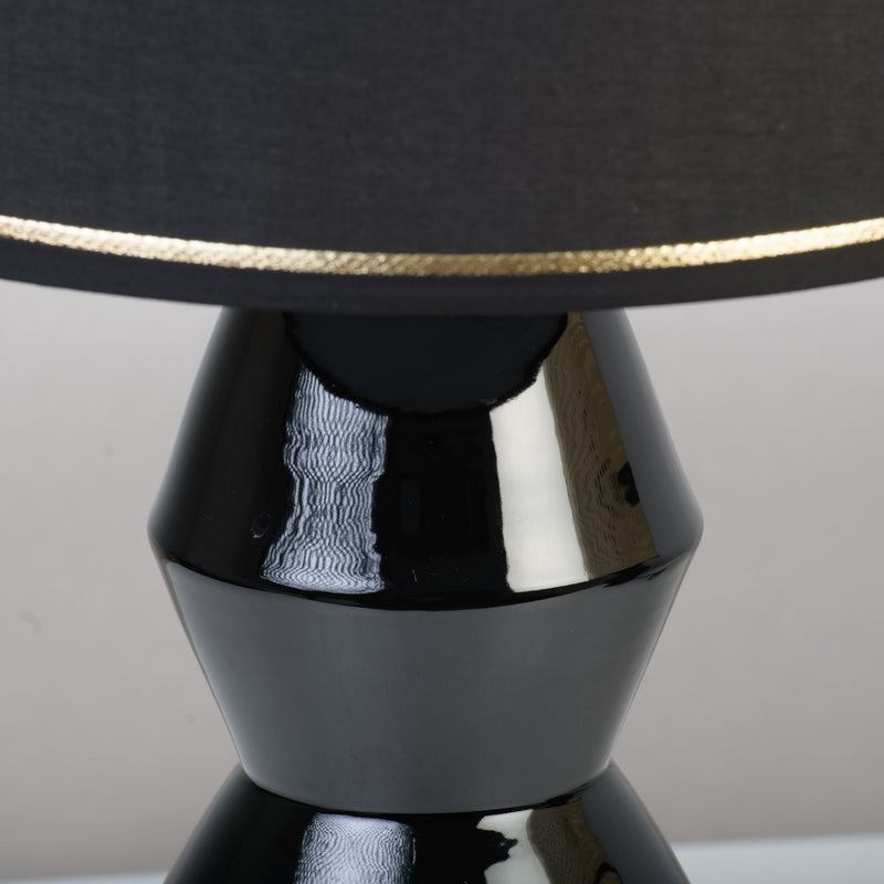 Noir Vase Lamp With Shade